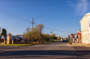 NAGAMBIE, AUSTRALYA - 25 Eylül 2023: Goulburn Valley, Victoria, Avustralya 'daki Nagambie kasabasının geç bahar öğleden sonra manzarası