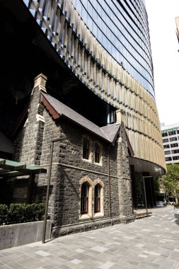 MELBOURNE, AUSTRALYA - 26 Mart 2023 - Melbourne, Victoria, Avustralya 'da güneşli bir sonbahar gününde Melbourne Wesley Place ve Manse' deki mimari ayrıntılar