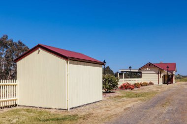 YARRA GLEN, AUSTRALIA - 30 Eylül 2023: Yarra Glen tren istasyonu, Healesville Yarra Vadisi tren istasyonunun bir parçası, Yarra Glen, Victoria, Avustralya 'da ılık bir bahar sabahı