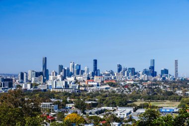 BRISBANE, AUSTRALIA - 30 Temmuz 2023: Brisbane CBD 'nin Windsor, Brisbane, Queensland, Avustralya' daki ikonik şehir manzaraları