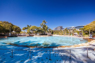 BRISBANE, AUSTRALYA - 29 Temmuz 2023: Southbank Brisbane, Queensland, Avustralya 'daki Sokaklar Sahili ve Tekne Havuzu