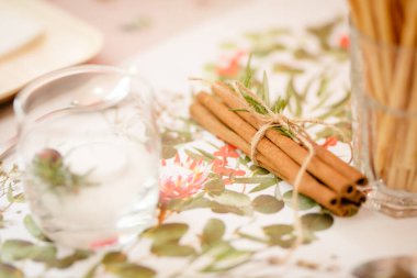 Büyük bir aile toplantısı için Avustralya masa süslemeleri