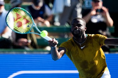 MELBOURNE, AUSTRALIA - 11 Ocak 2024 tarihinde Avustralya 'nın Melbourne kentinde düzenlenen 2024 Kooyong Classic turnuvasının birinci gününde ABD' li Frances Tiafoe ile Çinli Zhang Zhi Zhen karşı karşıya geldi..