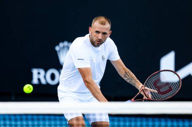 MELBOURNE, AUSTRALYA - 11 Ocak: Büyük Britanya 'dan Daniel Evans, 11 Ocak 2024' te Melbourne, Avustralya 'daki Melbourne Park' ta yapılacak 2024 Avustralya Açık tenis turnuvası öncesinde antrenman yapıyor..