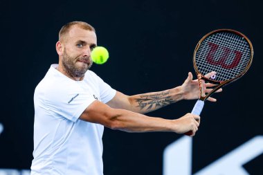 MELBOURNE, AUSTRALYA - 11 Ocak: Büyük Britanya 'dan Daniel Evans, 11 Ocak 2024' te Melbourne, Avustralya 'daki Melbourne Park' ta yapılacak 2024 Avustralya Açık tenis turnuvası öncesinde antrenman yapıyor..