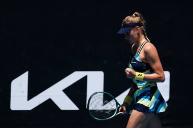 Ukraynalı Dayana Yastremska, 12 Ocak 2024 'te Melbourne Park' ta oynanan 2024 Avustralya Açık 'ta oynanan final elemeleri öncesinde Avustralyalı Maya Joint' i yendi.