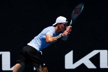 MELBOURNE, AUSTRALYA - 12 Ocak 2024 tarihinde Melbourne Park 'taki 2024 Avustralya Açık' ta oynanan final turunda Çek Cumhuriyeti 'nden Jakub Mensik, Fransa' dan Harold Mayot 'u yendi.