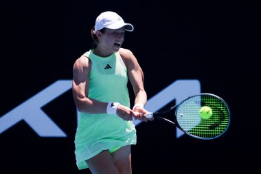MELBOURNE, AUSTRALYA - 12 Ocak 2024: Arjantinli Katie Volynets, 12 Ocak 'ta Melbourne Park' taki 2024 Avustralya Açık 'ta oynanan final elemeleri öncesinde Arjantinli Julia Riera' yı yenme yolunda