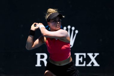 MELBOURNE, AUSTRALIA - 12 Ocak 2024 tarihinde Melbourne Park 'ta oynanan 2024 Avustralya Açık' ta Avustralyalı Destanee Aiava 'ya karşı oynadığı eleme maçında Meksikalı Renata Zarazua