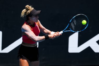 MELBOURNE, AUSTRALIA - 12 Ocak 2024 tarihinde Melbourne Park 'ta oynanan 2024 Avustralya Açık' ta Avustralyalı Destanee Aiava 'ya karşı oynadığı eleme maçında Meksikalı Renata Zarazua