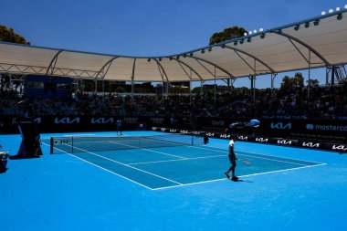 MELBOURNE, AUSTRALIA - 11 Ocak 2024 tarihinde Melbourne Park 'ta düzenlenen 2024 Avustralya Açık' ta Fransız Pierre-Hugues Herbert 'i yenmeye giden Kanadalı Gabriel Diallo