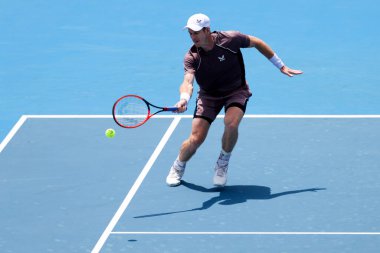 MELBOURNE, AUSTRALIA - 11 Ocak 2024 'te Melbourne' da düzenlenen 2024 Kooyong Classic 'in birinci gününde Büyük Britanyalı Sör Andy Murray, Hırvat Marin Ciliç' e karşı harekete geçti.