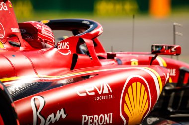 MELBOURNE, AUSTRALIA - 24 Mart: Monako 'dan Charles Leclerc, Avustralya' nın Melbourne kentindeki Albert Park 'ta gerçekleştirilen 2024 Avustralya Grand Prix' inde Ferrari SF-24 sürüyor
