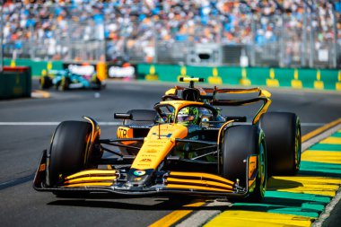 MELBOURNE, AUSTRALIA - 22 Mart: İngiltere 'den Lando Norris, Avustralya' nın Melbourne kentindeki Albert Park 'ta 2024 Avustralya Grand Prix' sinde ilk antrenman sırasında McLaren MCL38 kullanıyor.