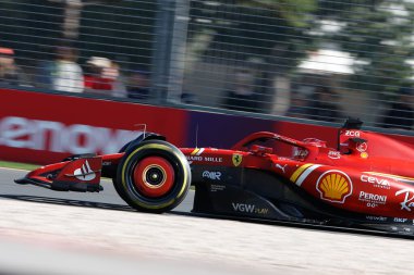 MELBOURNE, AUSTRALIA - 22 Mart: Monako 'dan Charles Leclerc, Avustralya' nın Melbourne kentindeki Albert Park 'ta gerçekleştirilen 2024 Avustralya Grand Prix' inde Ferrari SF-24 'ü kullanıyor.