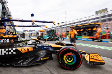 MELBOURNE, AUSTRALIA - 23 Mart: İngiltere 'den Lando Norris Avustralya' nın Melbourne kentindeki Albert Park 'ta düzenlenen 2024 Avustralya Grand Prix' sinde McLaren MCL38 'i sürüyor