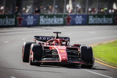MELBOURNE, AUSTRALIA - 23 Mart: Monako 'dan Charles Leclerc, Avustralya' nın Melbourne kentindeki Albert Park 'ta düzenlenen 2024 Avustralya Grand Prix elemeleri sırasında Ferrari SF-24 sürüyor