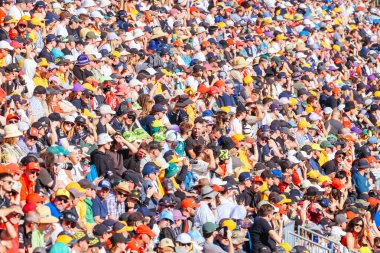 MELBOURNE, AUSTRALYA - 23 Mart: Avustralya 'nın Melbourne kentindeki Albert Park' ta düzenlenen 2024 Avustralya Grand Prix elemeleri sırasında hayran atmosferi