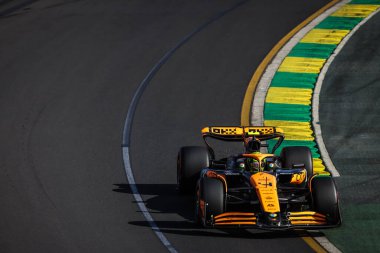 MELBOURNE, AUSTRALIA - 23 Mart: İngiltere 'den Lando Norris Avustralya' nın Melbourne kentindeki Albert Park 'ta düzenlenen 2024 Avustralya Grand Prix elemeleri sırasında McLaren MCL38 kullanıyor