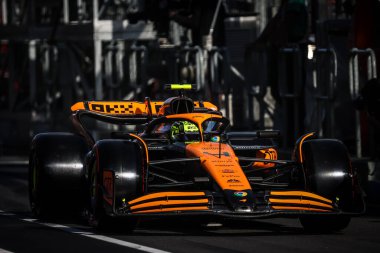 MELBOURNE, AUSTRALIA - 23 Mart: İngiltere 'den Lando Norris Avustralya' nın Melbourne kentindeki Albert Park 'ta düzenlenen 2024 Avustralya Grand Prix elemeleri sırasında McLaren MCL38 kullanıyor