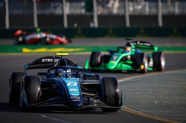 MELBOURNE, AUSTRALYA - 22 Mart: ABD 'den Juan Manuel Correa ve Avustralya' nın Melbourne kentinde Albert Park 'ta düzenlenen 2024 Formula 2 Avustralya Grand Prix elemeleri sırasında Lucas Oil