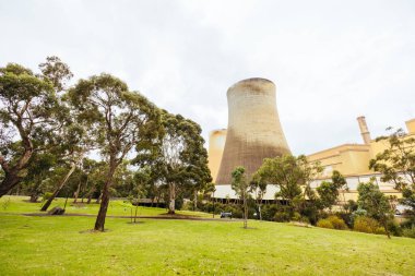 Graeme Edwards Anıt Parkı Yallourn Elektrik Santrali yakınında. Fabrikada öldürülen bir çalışanın anısına inşa edilmiş. Victoria, Avustralya 'daki Yallourn kasabası yakınlarında kurulmuştur.