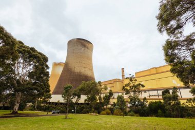 Graeme Edwards Anıt Parkı Yallourn Elektrik Santrali yakınında. Fabrikada öldürülen bir çalışanın anısına inşa edilmiş. Victoria, Avustralya 'daki Yallourn kasabası yakınlarında kurulmuştur.