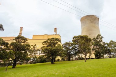 Graeme Edwards Anıt Parkı Yallourn Elektrik Santrali yakınında. Fabrikada öldürülen bir çalışanın anısına inşa edilmiş. Victoria, Avustralya 'daki Yallourn kasabası yakınlarında kurulmuştur.