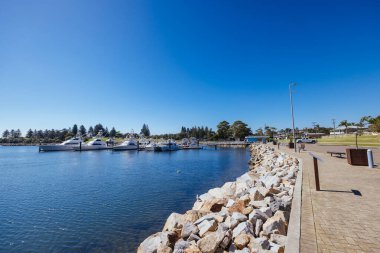 BERMAGUI, AUSTRALIA - 3 Nisan 2024: Bermagui Wharf ve Marina, Bega Shire, Yeni Güney Galler, Avustralya