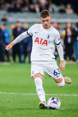 22 Mayıs 2024 'te The Melbourne Cricket Ground' da oynanan Küresel Futbol Haftası sırasında Tottenham Hotspur 'dan Ben Parkinson penaltı alıyor.
