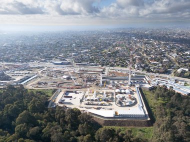 MELBOURNE, AUSTRALYA - 16 Haziran 2024: Bulleen, Melbourne, Victoria, Avustralya 'da Kuzey Doğu Bağlantısının Bazı Parçaları yapım aşamasında