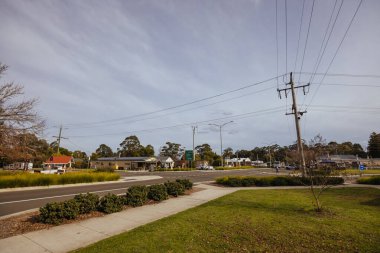 CANN RIVER, AUSTRALYA - 30 Mayıs 2024: Victoria, Avustralya 'da serin bir sonbahar öğleden sonrasında Cann River' ın antika bir kasabası