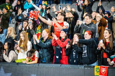 MELBOURNE, AUSTRALIA - 24 Mayıs: Arsenal Women FC 'nin 24 Mayıs 2024 tarihinde Avustralya' nın Melbourne kentinde düzenlenen Küresel Futbol Haftası 'nda A-League All-Stars Women takımını yenmesinden sonra taraftarlar