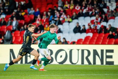 MELBOURNE, AUSTRALIA - 24 Mayıs: Newcastle United 'dan Jay Turner-Cooke, Marvel Stadyumu' nda 24 Mayıs 2024 'te düzenlenen Küresel Futbol Haftası' nda A-Ligi All-Star 'dan Benjamin Old tarafından alt edildi.