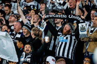 MELBOURNE, AUSTRALIA - 24 Mayıs: Newcastle United hayranları 24 Mayıs 2024 tarihinde Avustralya 'nın Melbourne kentinde düzenlenen Küresel Futbol Haftası' nda A-League All-Star Men ile oynuyorlar.