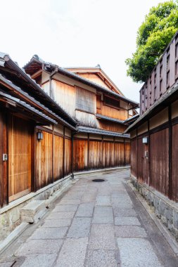 Kyoto, Japonya 'da Higashiyama bölgesinde karanlığı güzel geleneksel streetscape