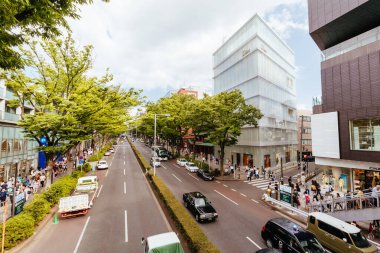 TOKYO, JAPONYA 19 Mayıs 2019 - Harajuku ve Omotesando caddelerinin ortası Tokyo, Japonya