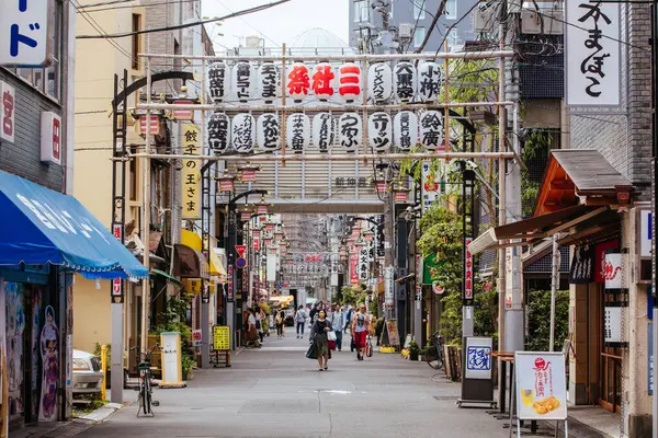 Stock image Tokyo, Japan - May 12 2019: Streetsnear Sensoji Temple by day in Asakusa, Tokyo, Japan