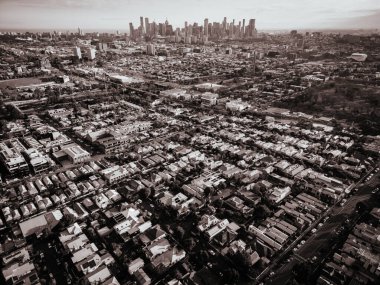 Avustralya, Victoria 'daki Clifton Hill' den serin bir kış gününde Melbourne 'un gökyüzü manzarası