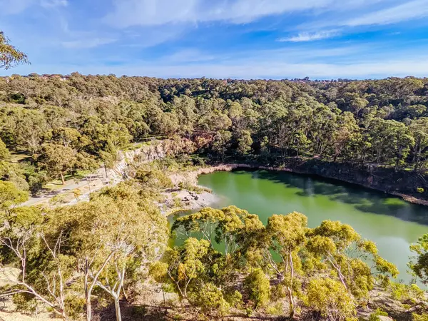 stock image Mountain bike and walking trails in Plenty Gorge State Park around Blue Lake in northern Melbourne in Victoria, Australia