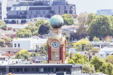 MELBOURNE, AUSTRALYA - 31 Ekim 2023: Melbourne siluetine ve Avustralya 'da Cremorne' da yüksek bir binadan ikonik Dimmeys Binasına doğru bakın