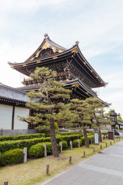 Güzel Higashi Hongan-ji Tapınağı Kyoto Japonya 'da bir bahar günü