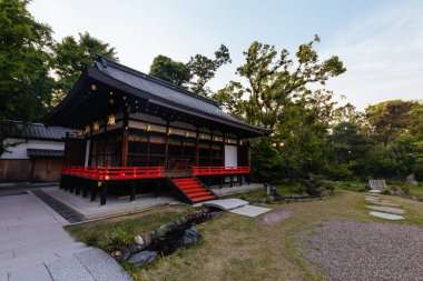 Güzel Higashi Hongan-ji Tapınağı Kyoto Japonya 'da bir bahar günü