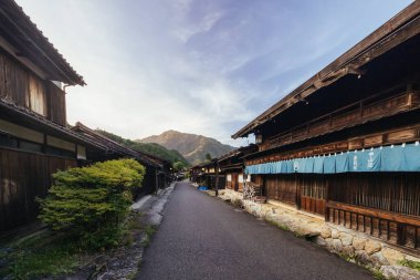 Japonya 'nın Gifu ilindeki Nakasendo Yolu' nun bir parçası olarak ünlü Magome-Tsumago Patikası 'nda yürüyüş arazisi.