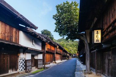 Japonya 'nın Gifu ilindeki Nakasendo Yolu' nun bir parçası olarak ünlü Magome-Tsumago Patikası 'nda yürüyüş arazisi.