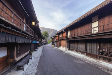 TSUMAGO, JAPONYA - 20 Eylül 2024: Japonya 'nın Nakatsugawa kasabası yakınlarındaki Gifu ilinde tarihi bir köy