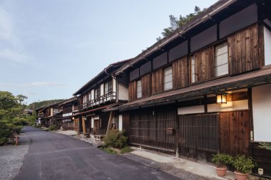TSUMAGO, JAPONYA - 20 Eylül 2024: Japonya 'nın Nakatsugawa kasabası yakınlarındaki Gifu ilinde tarihi bir köy
