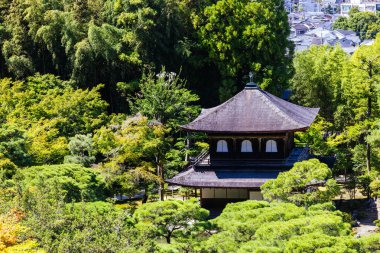 Japonya 'nın Kyoto kentindeki Gümüş Pavilyon Ginkakuji Tapınağı' ndaki çarpıcı mimari ve bahçeler.
