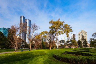 MELBOURNE, AUSTRALYA - 1 Ağustos 2024: Melbourne Avustralya 'da güneşli bir kış gününde Carlton Bahçeleri