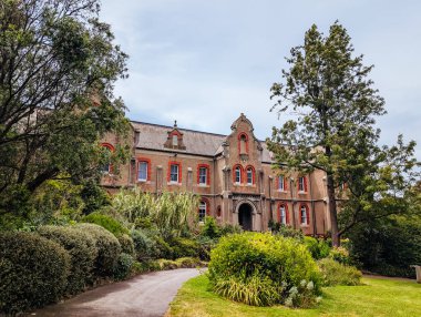 MELBOURNE, AUSTRALYA - 26 Aralık 2024: Melbourne Avustralya 'da sıcak bir yaz gününde Abbotsford Manastırı